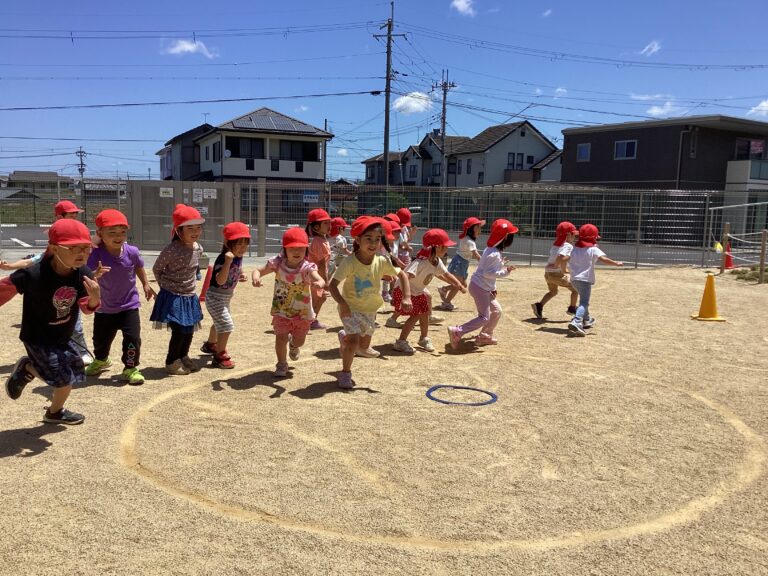 4歳児　そらチーム　「色鬼ごっこ楽しいね！」