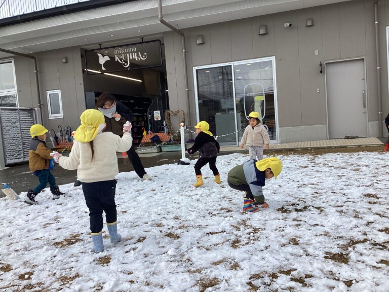 2歳児　あめチーム「雪遊び、楽しかったよ！」