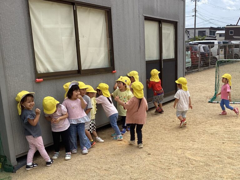 ３歳児　にじチーム「だ～るまさんが、こ～ろんだ！」