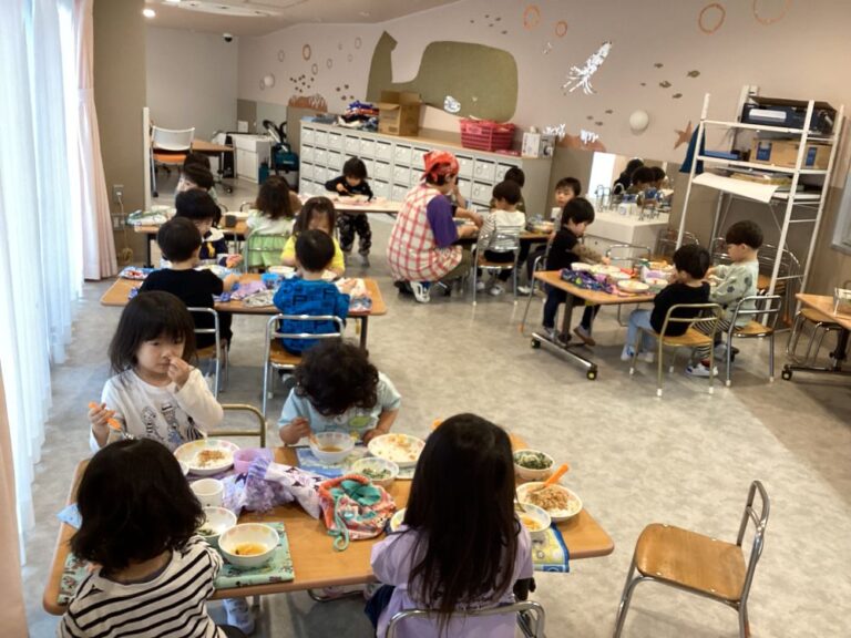 3歳児にじチーム「第2弾！憧れの場所に、デビュー！レストランみたい！」
