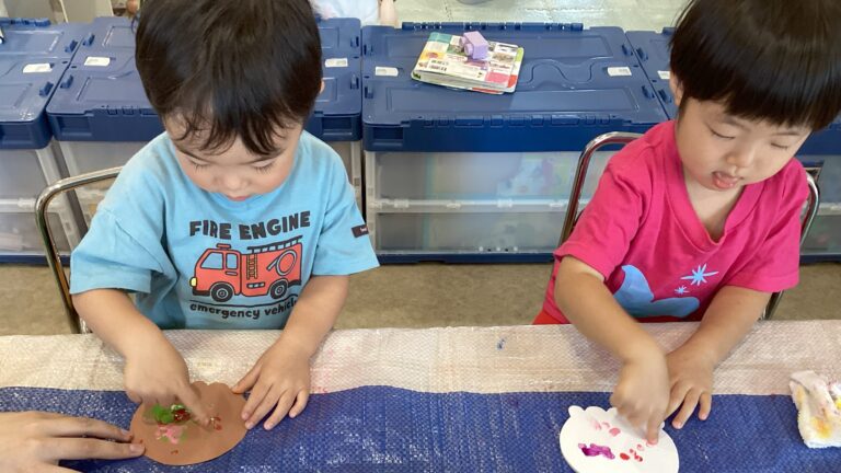 2歳児　あめチーム「アイスクリームを作ったよ！」