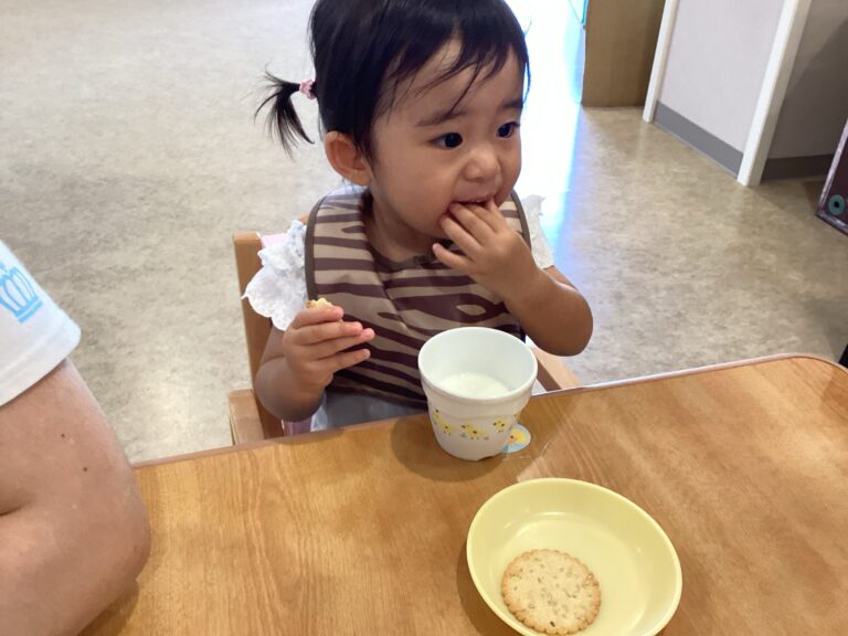 1歳児 だいちチーム「おいしい お・や・つ!」