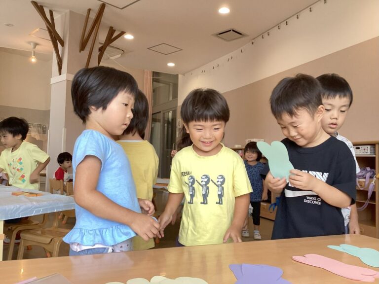 3歳児にじチーム「こんな風に、見えるんだ~!不思議な色の世界」