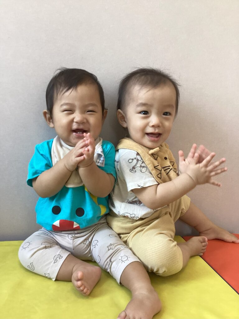 0歳児 うみチーム 興味津々!!