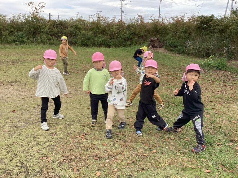 3歳児　にじチーム「そとあそび　だ～いすき！」